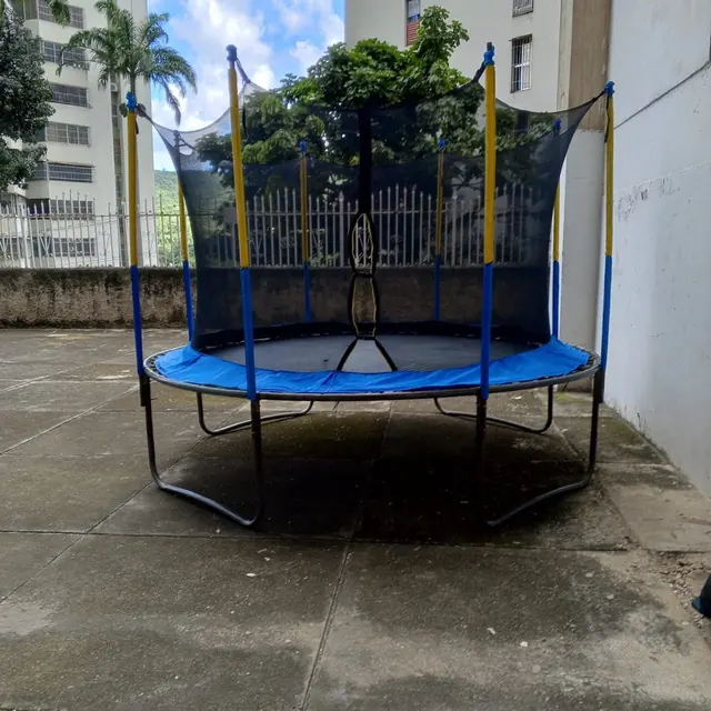 Cama elástica con malla de seguridad