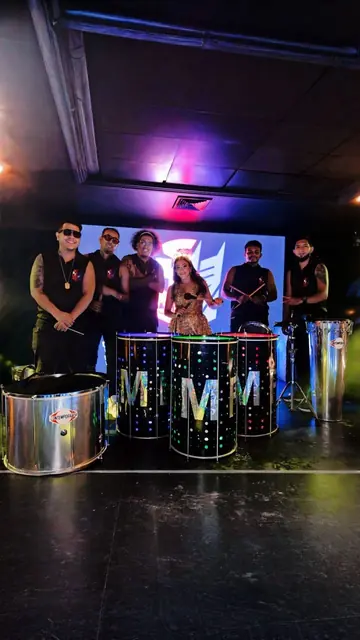 Show de tambores iluminados