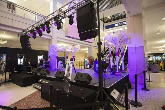Tarima con estructura, iluminación y sonido profesional